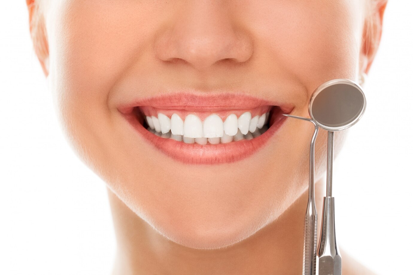 dentist-with-smile_144627-889